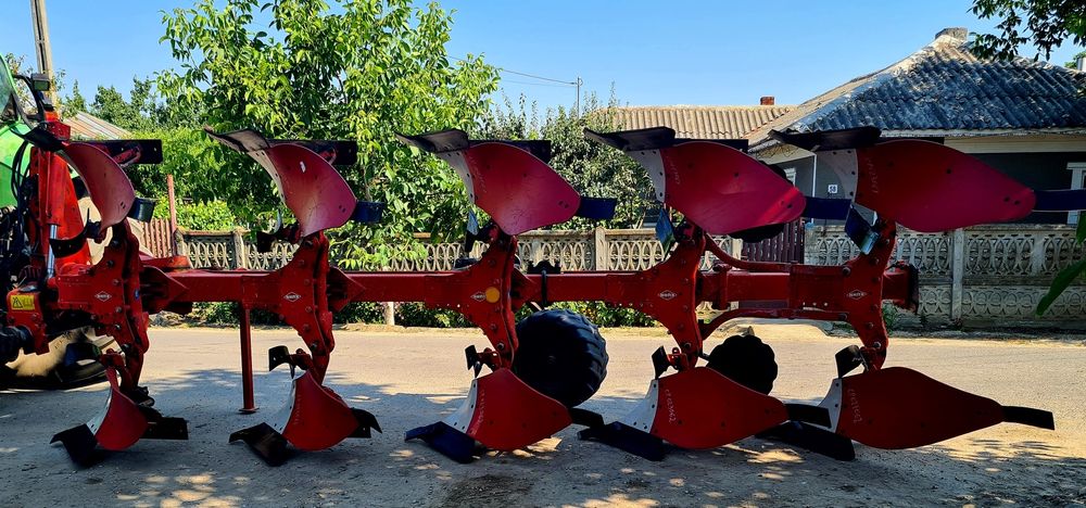 Plug reversibil cu 5 trupite KUHN VARI MASTER 152 4+1 brazde inalt