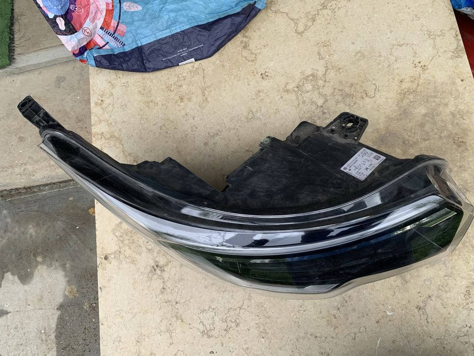 Far Renault Trafic 3 led  dreapta an 2022/2023/2023/2024/2025