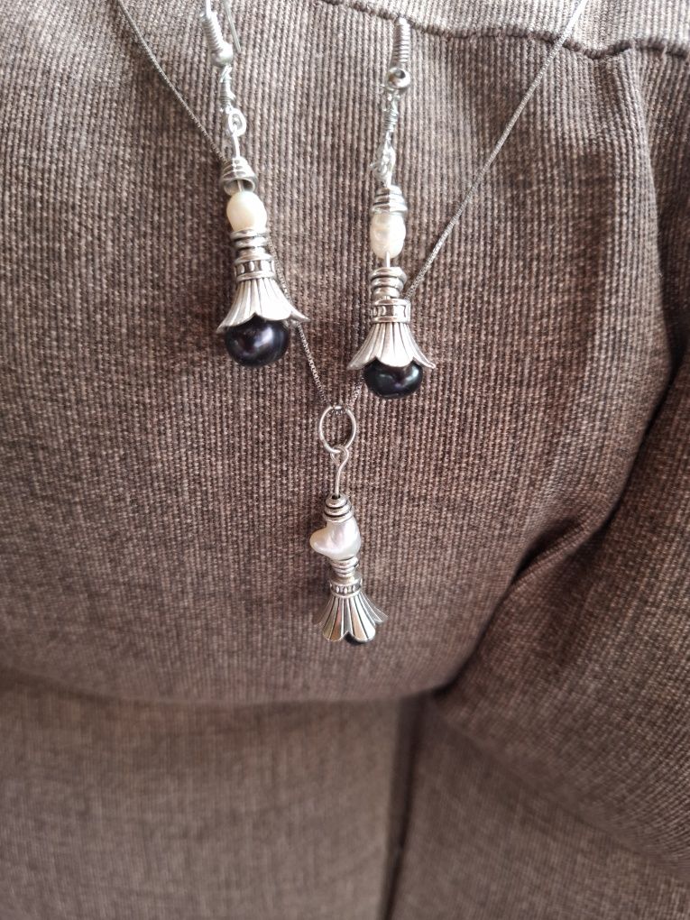 Set colier si cercei perle negre albe de apa dulce argint 925