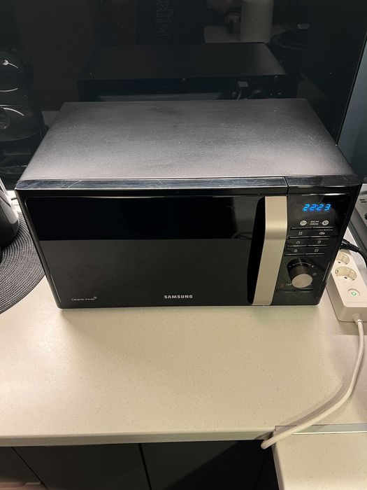 Cuptor Microunde SAMSUNG Negru, 800W, 23L