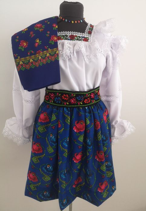 Costum popular complet pentru doamne de Maramures