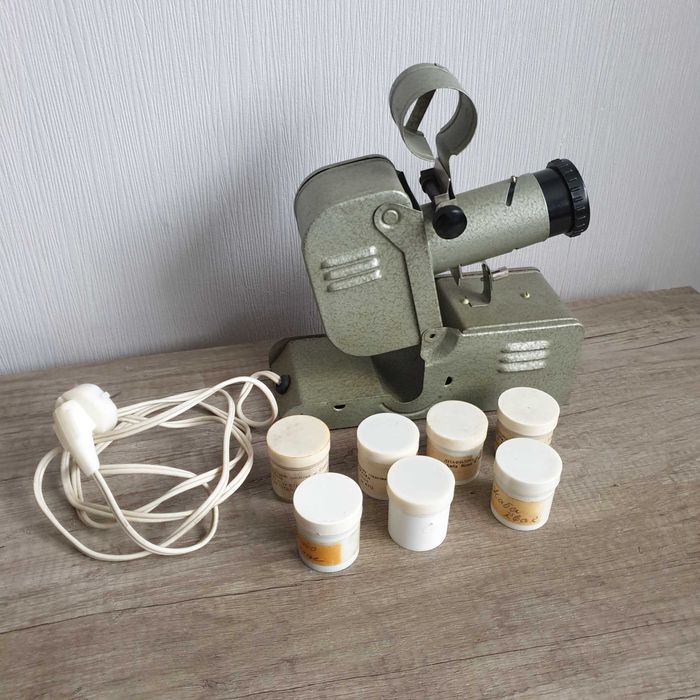 Прожекционен апарат с 7 броя детски филмчета за прожектиране