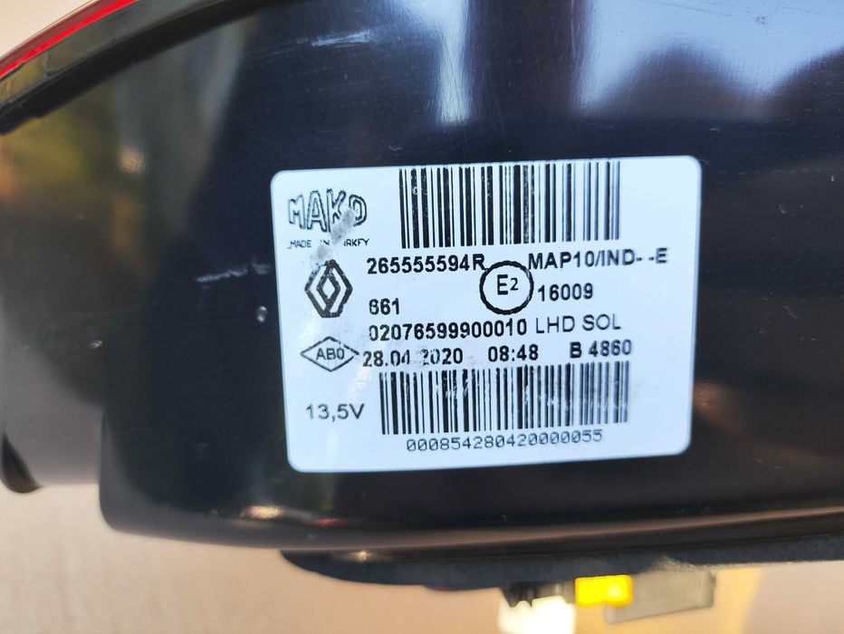 Stop stanga Renault Megane 4 berlina pe capota portbagaj haion