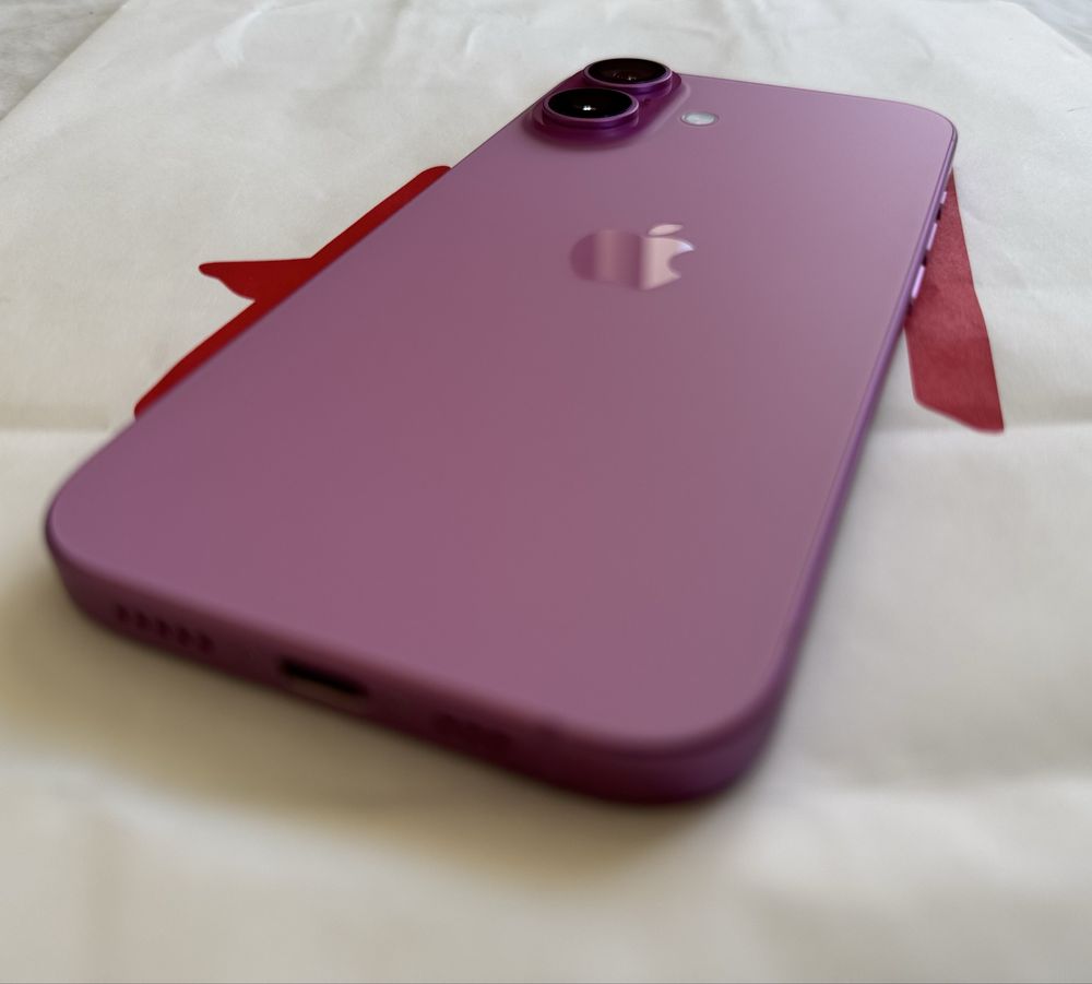 IPhone 16 Pink - за части Icloud - като нов