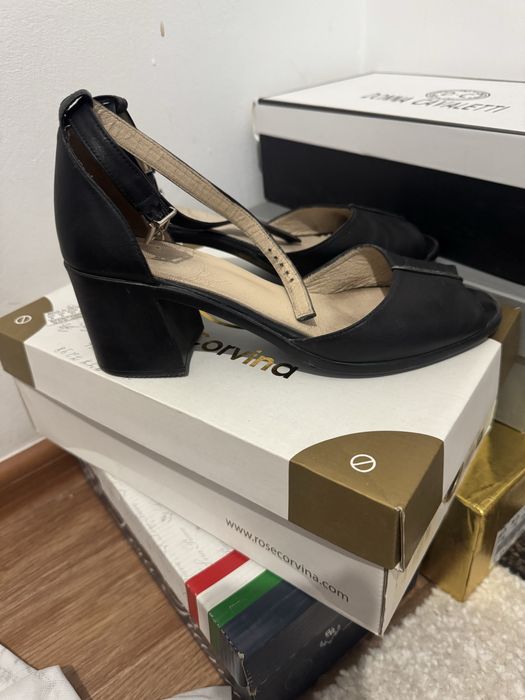 Жаздық қара тусті,38 размердегі былғарыдан жасалған босоножка