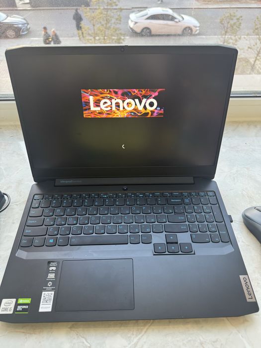 Ноутбук LENOVO в отличном состояний