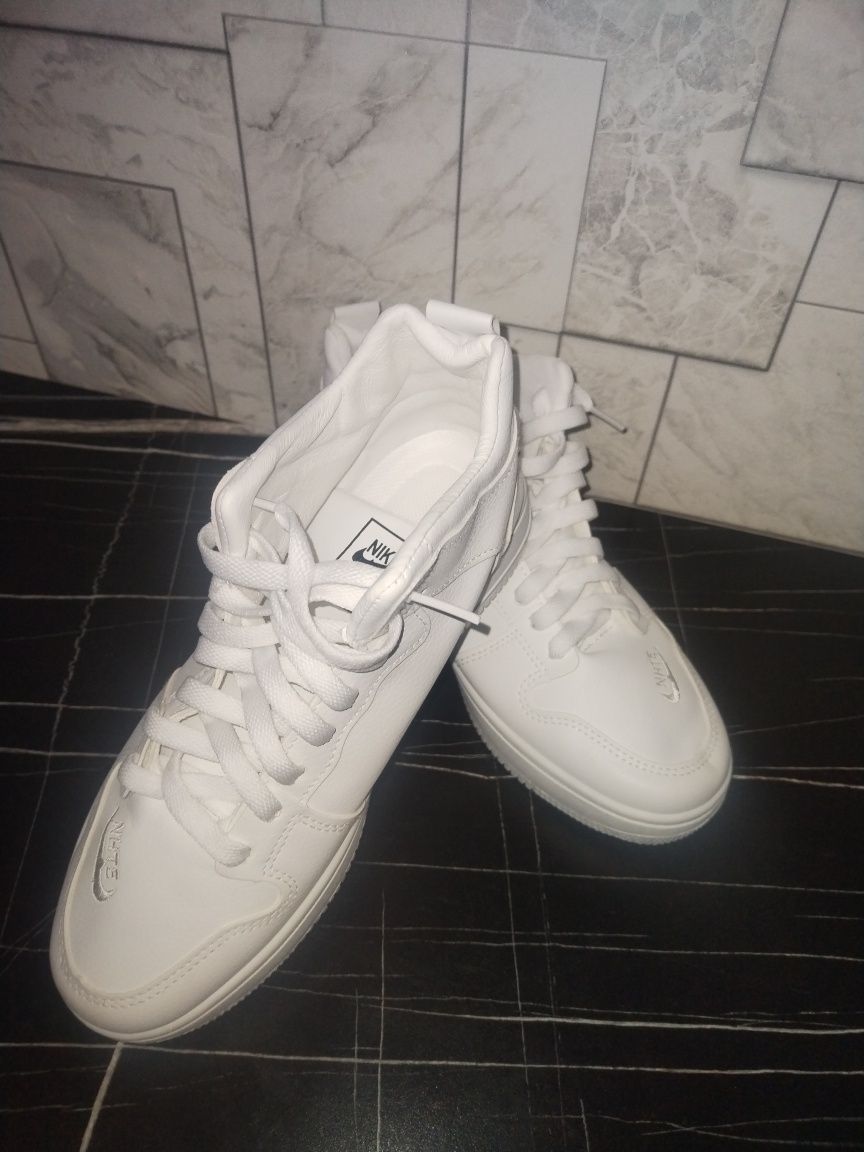 Nike krosovka yangi