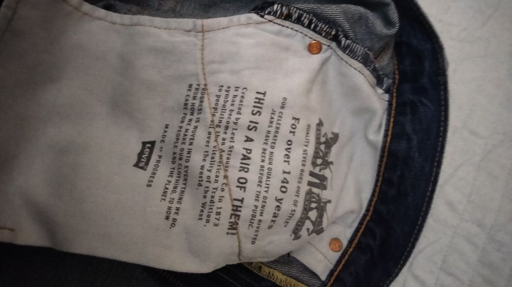 Продам оригинальные джинсы Levis