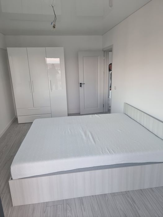 Vand /schimb  cu spatiu comercial apartament adamant  towers