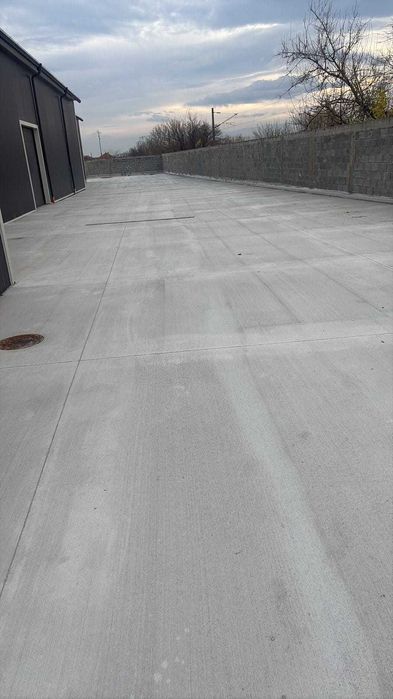 Самостоятелно хале / склад на Карловско шосе ПОД НАЕМ