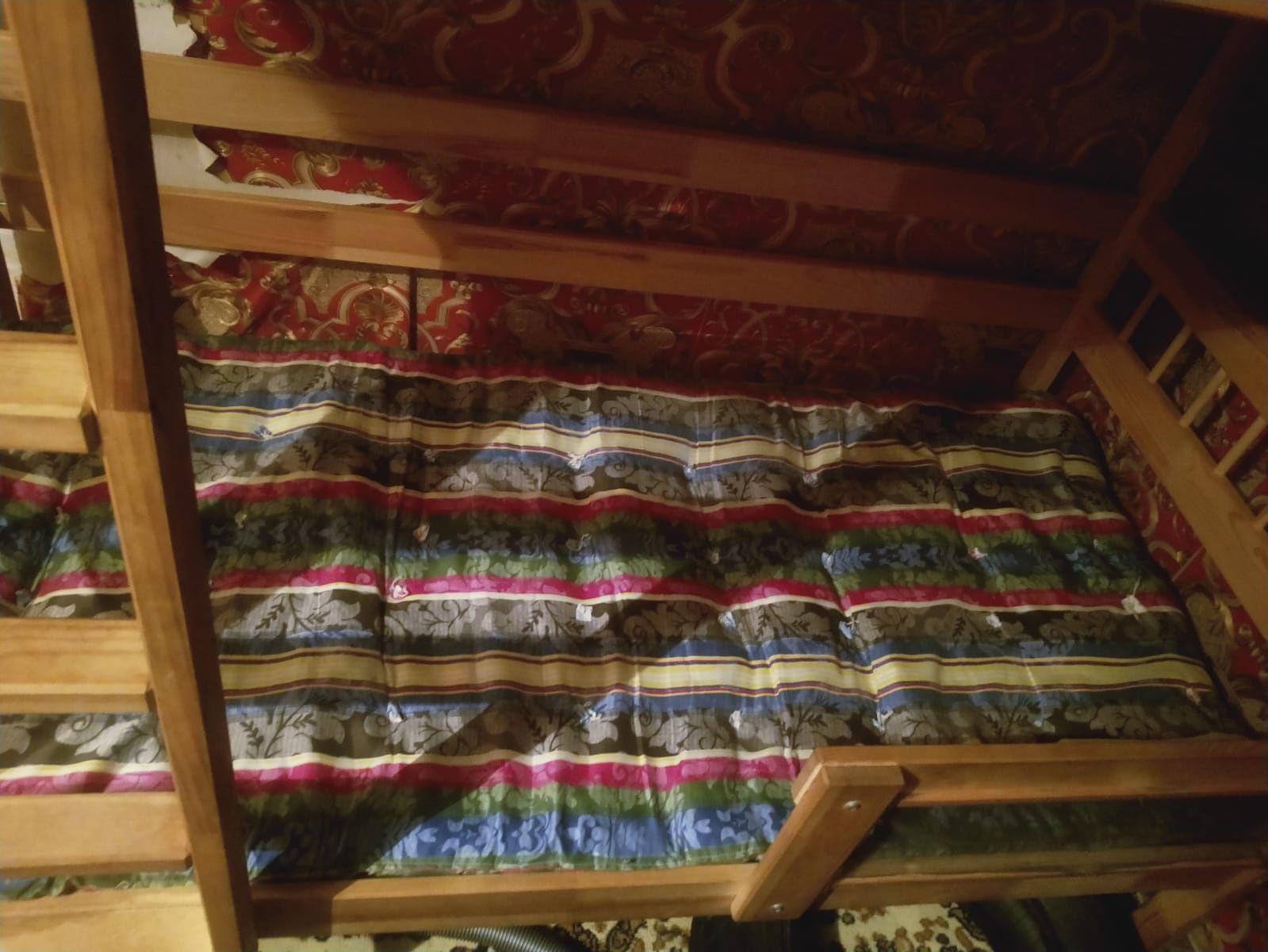 Детская двухъярусная кроватка.