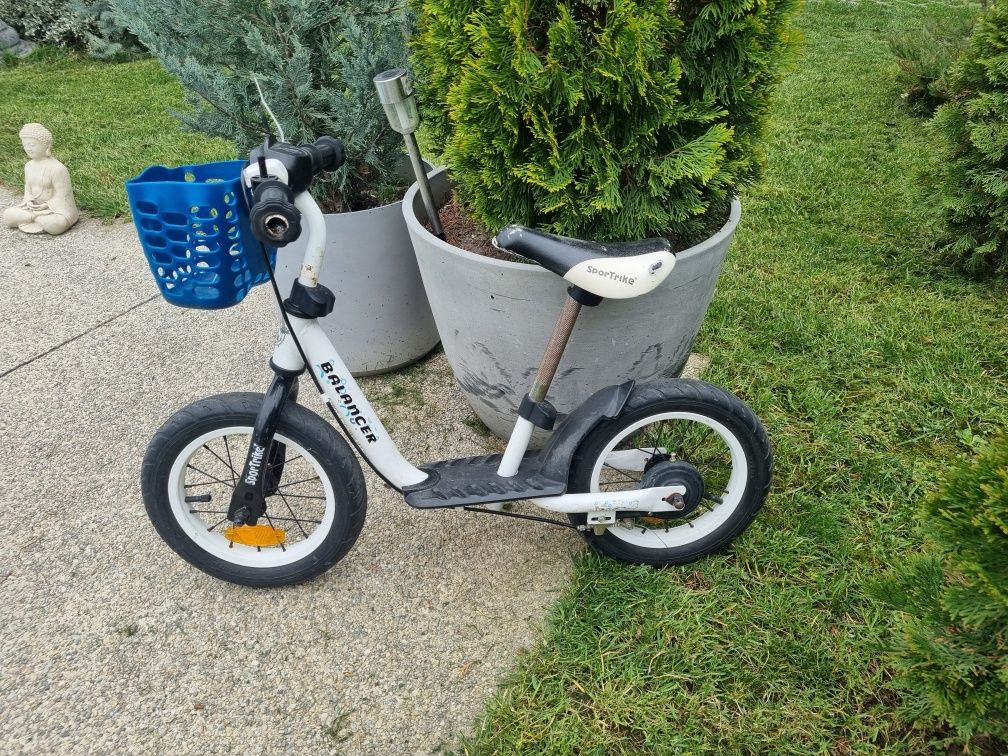 Jucarii cu pedale biciclete trotinete