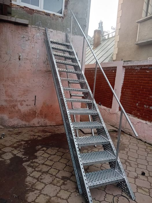 Scări metalice galvanizate