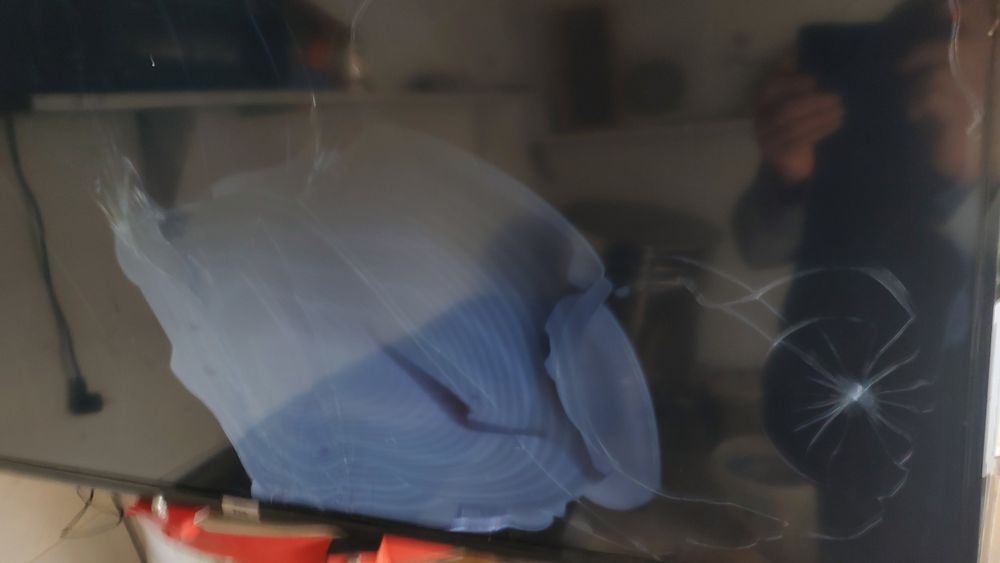 Телевизор TCL 55p615 със счупен екран