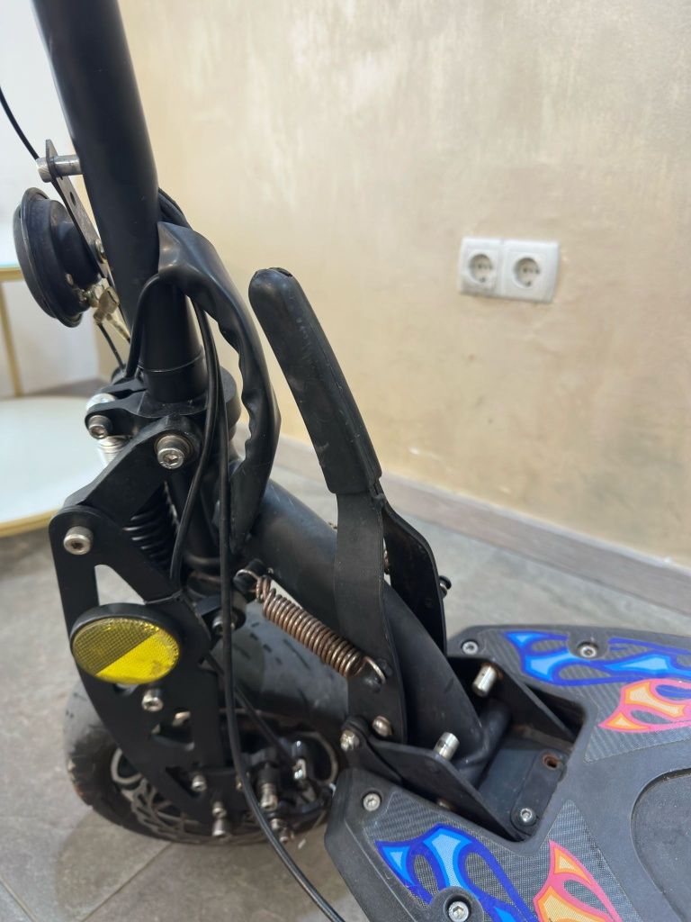 Freaky Scooter Amanet BKG