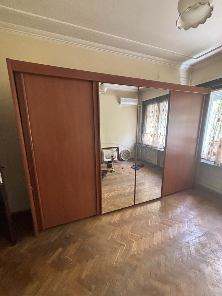 Гардероб чисто нов