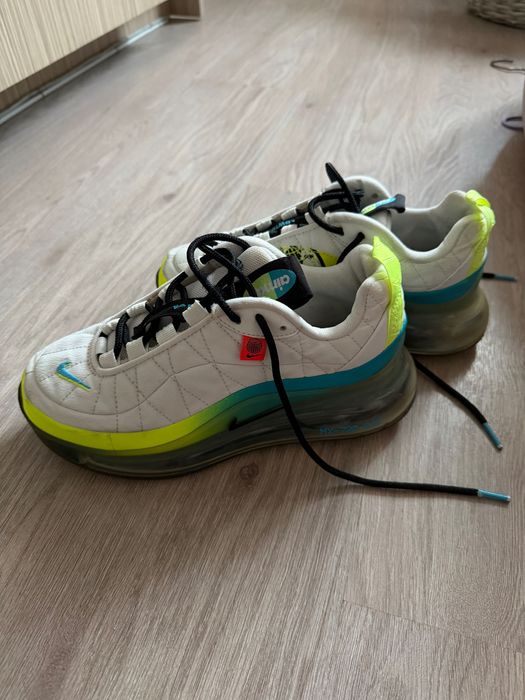 Обувки Nike.                   :