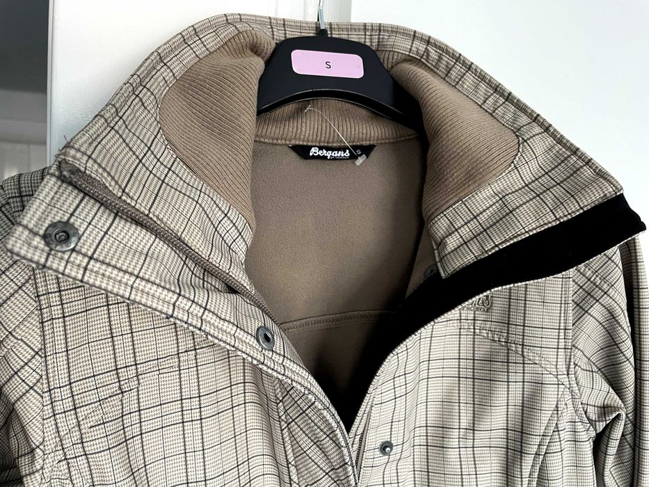 Vand jacheta sport Bergans of Norway, dama,S,crem cu dungi negre, noua