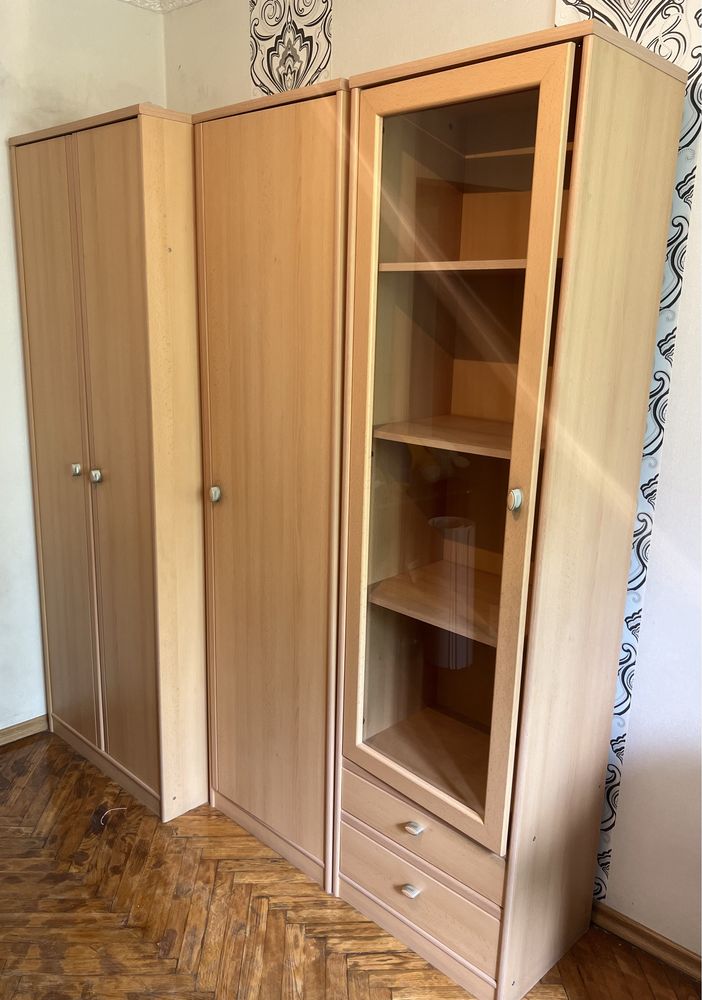Продам распашной шкаф