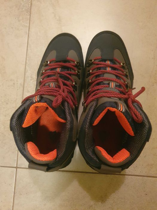 Високи зимни обувки