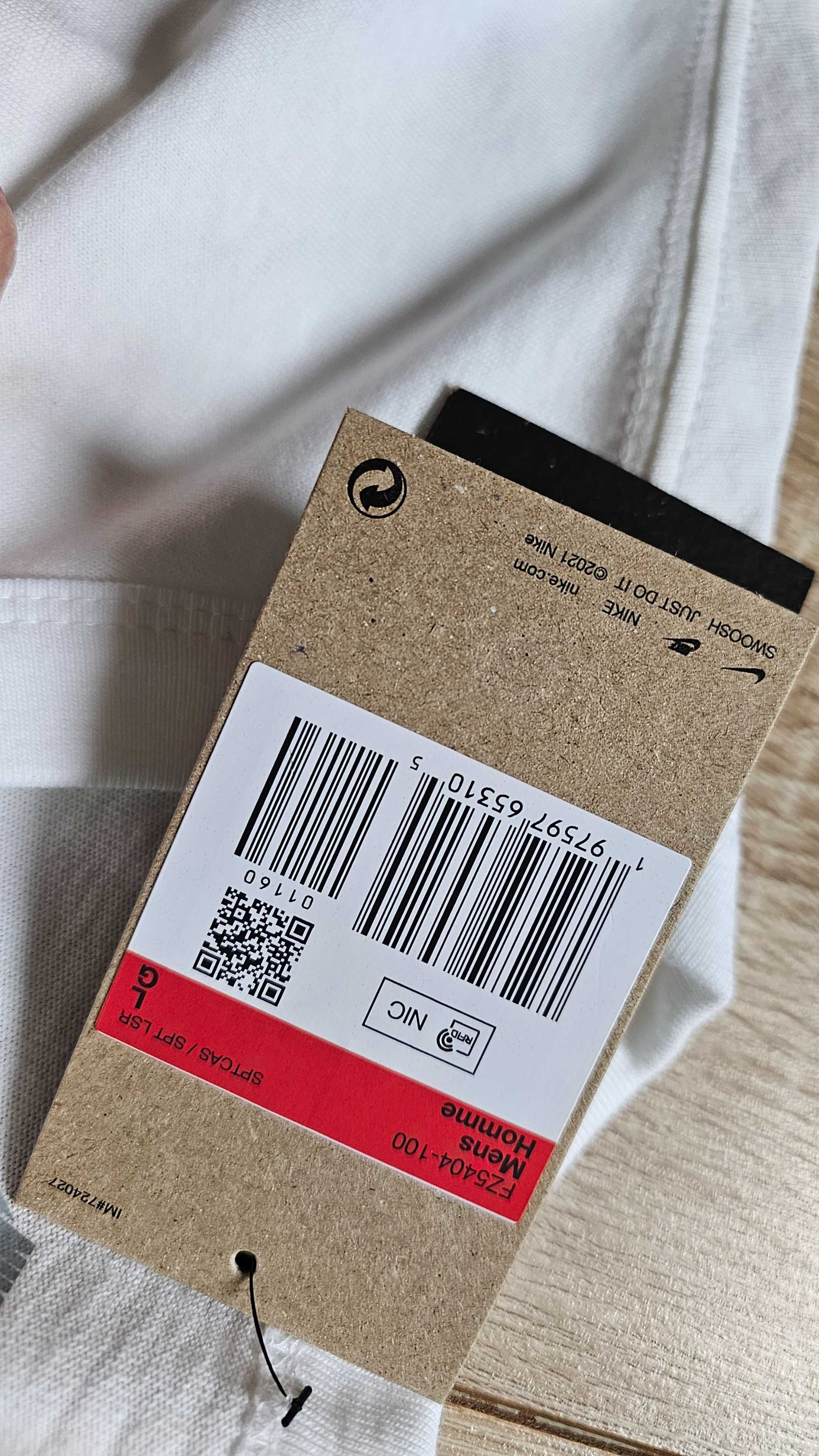 Мъжка бяла oversize тениска Nike Swoosh – спортно-елегантна
