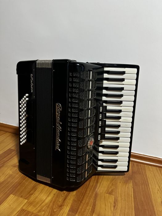 Acordeon Royal Standard 60 de bași