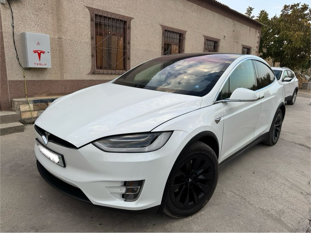 Tesla Model X srochna sotiladi