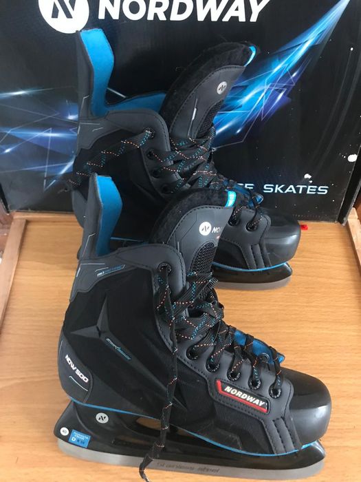 Продам коньки 40 размер