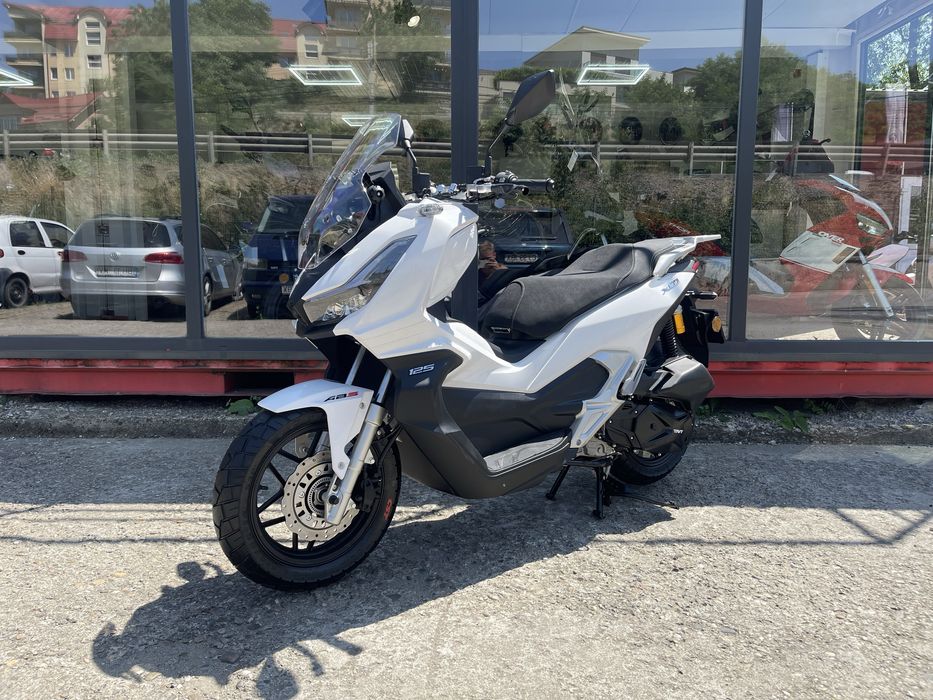 Scuter TNT XCO 125 cc-Nou-Abs-keyless go-apple carplay