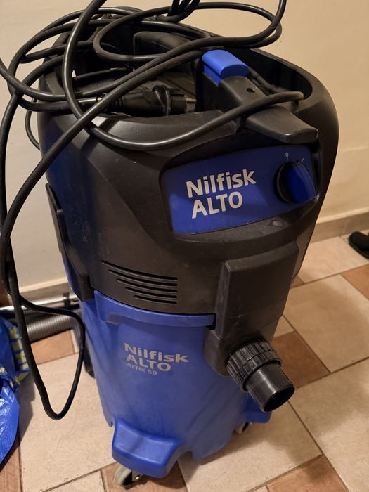 Aspirator profesional Nilfisk