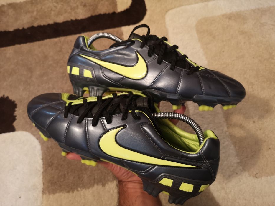 Vând ghete de fotbal Nike Total 90 in stare impecabilă
Nr 45,5
Preț 3