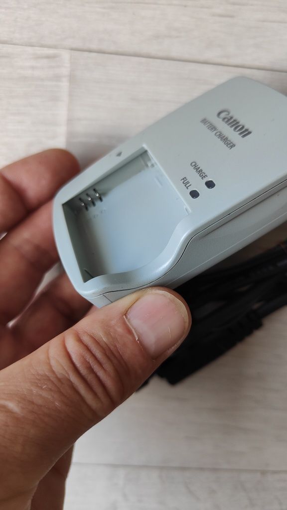 Încărcător camera  CANON CB-2LYE pentru acumulator NB-6L