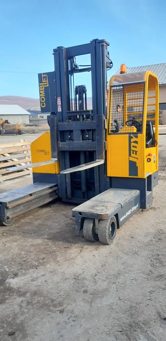 Vând Stivuitor electric 4 direcți Combi Lift