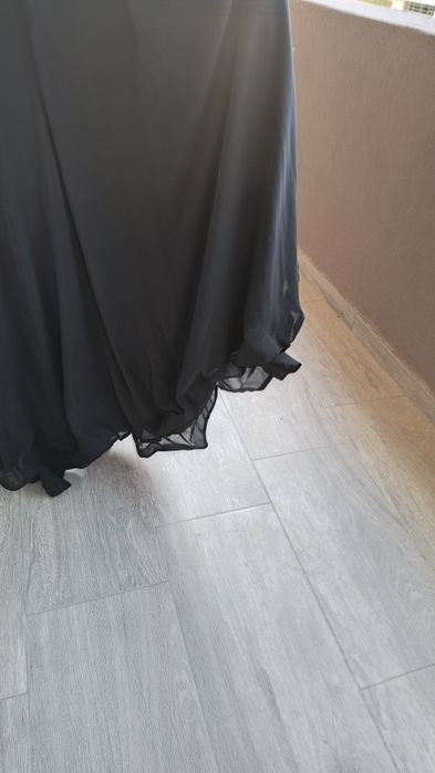 O rochie extrem de eleganta cu pene de struț