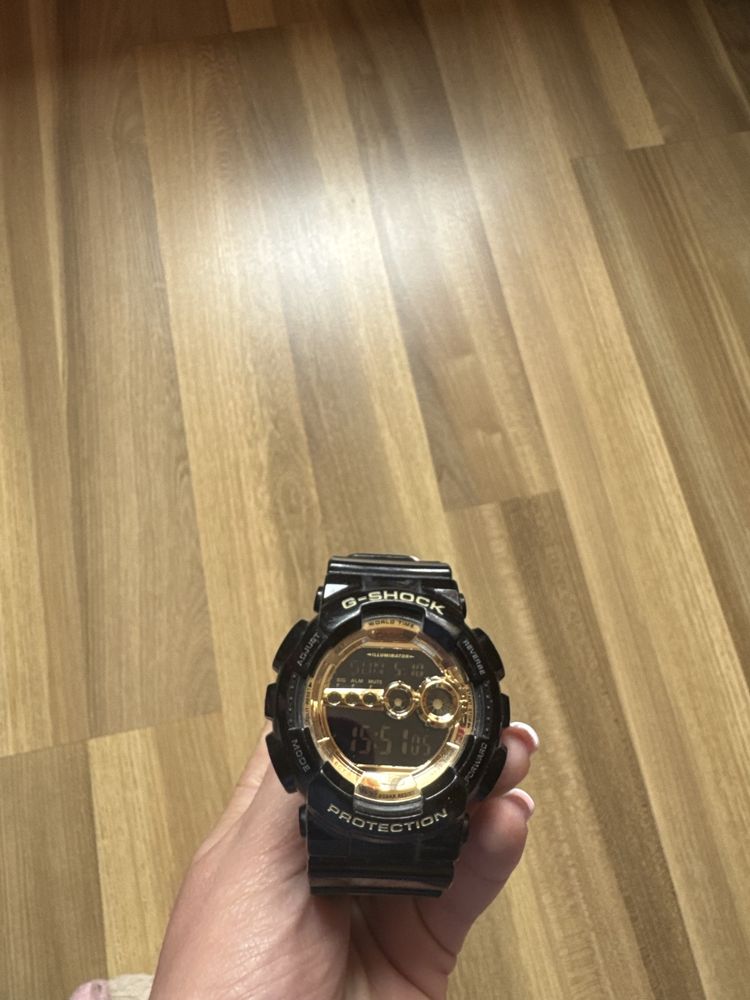 2 часовника Casio G-Shock
