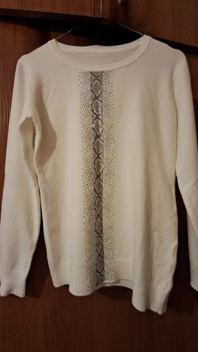 Чисто нова дамска блуза със сребрист мотив