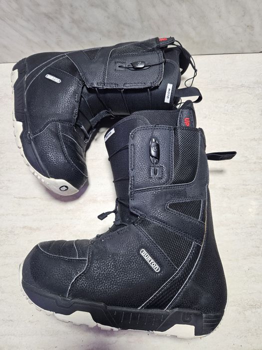 Boots 117 buti placa snowboard   Burton mărimea 41  ( 26,5  cm) .