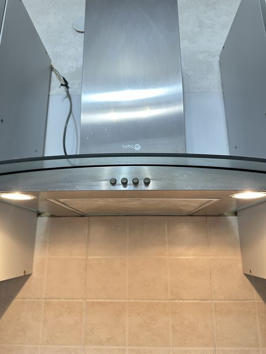 Вытяжка в отличном состоянии!