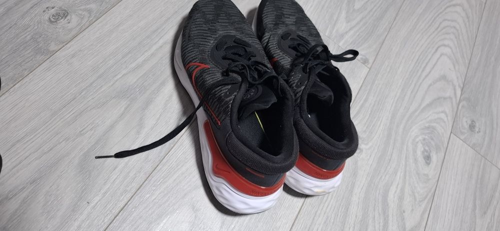 Adidas nike marimea 45