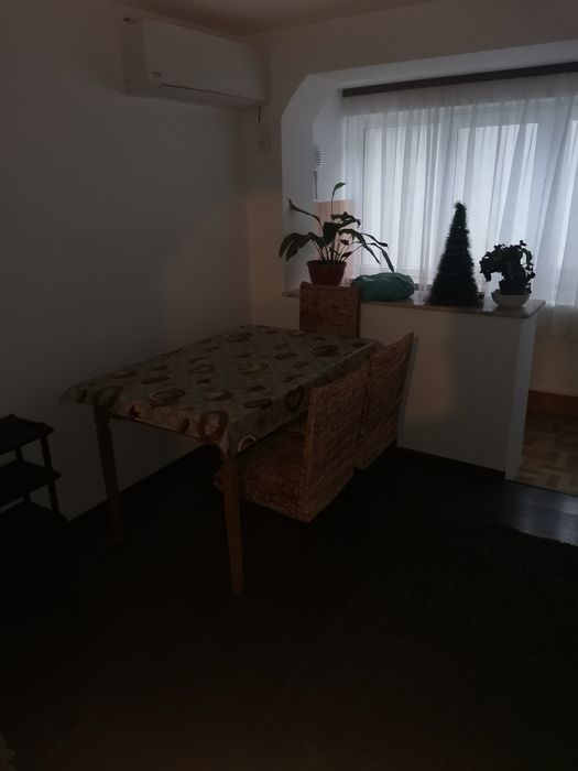 Închiriez apartament în Siret