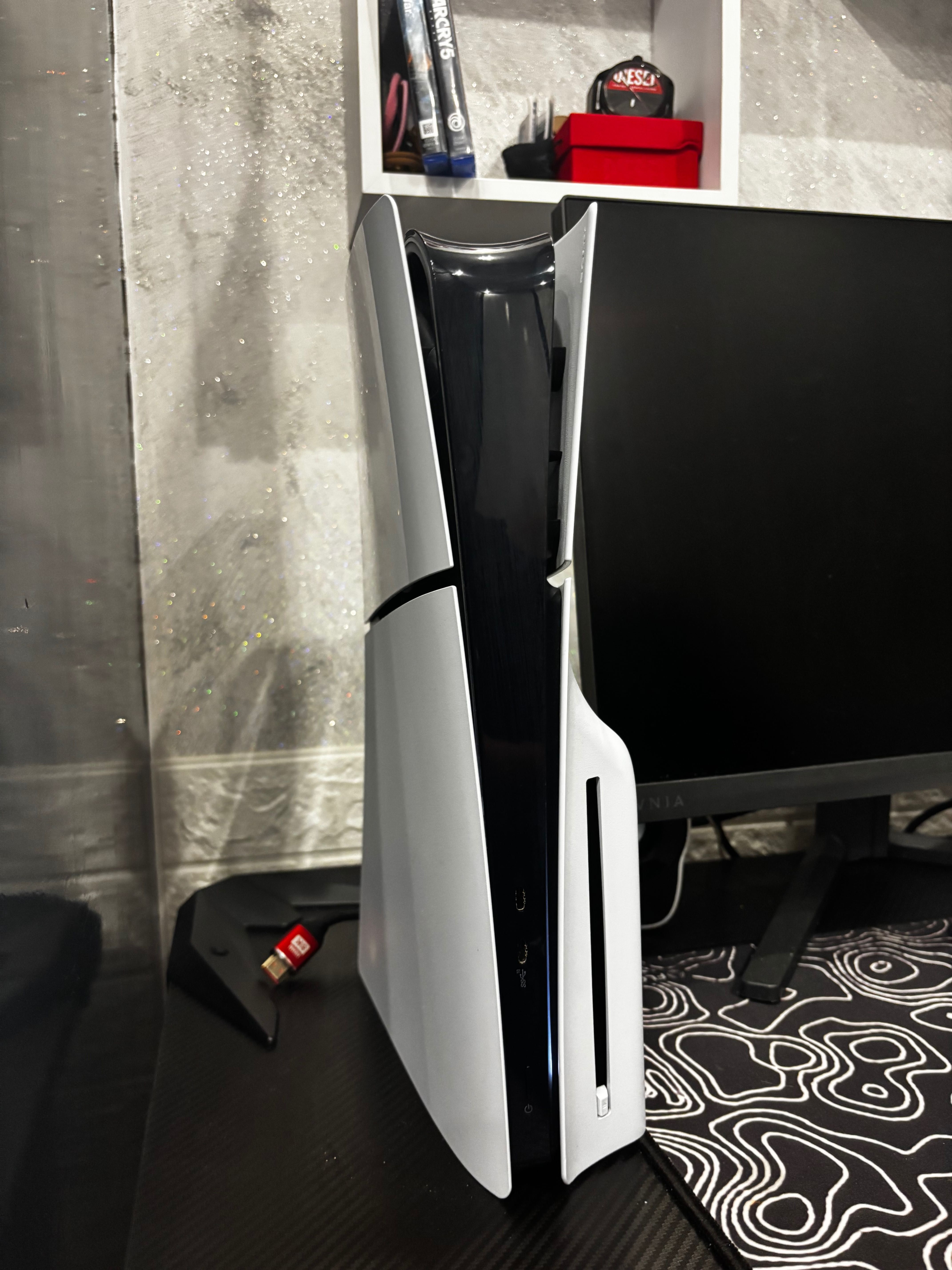 PS5 Slim 1 ТБ в добро състояние