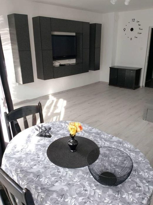 Дава се под наем Двустаен апартамент в Бургас, Център - 65 кв.м за 459 € - Снимка #2