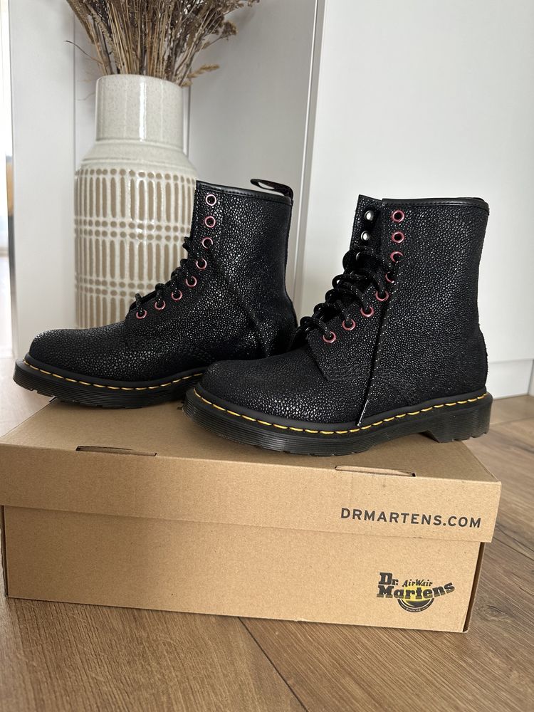 Bocanci Dr Martens negri noi