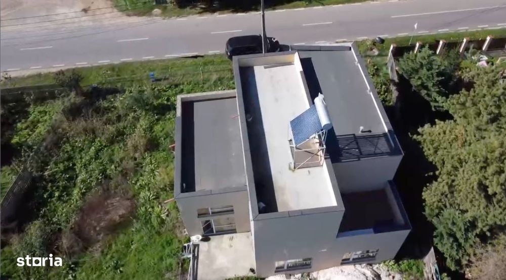 Casa metalica la rosu, Teren 620 mp cu utilitati, canalizare, autobuz