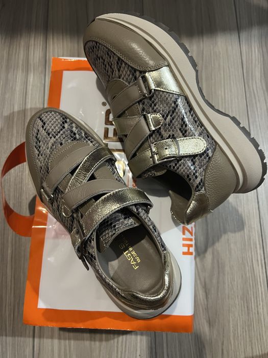 Продам кроссовки