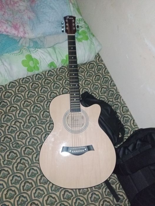 Гитара акустическая компаний "Foix"