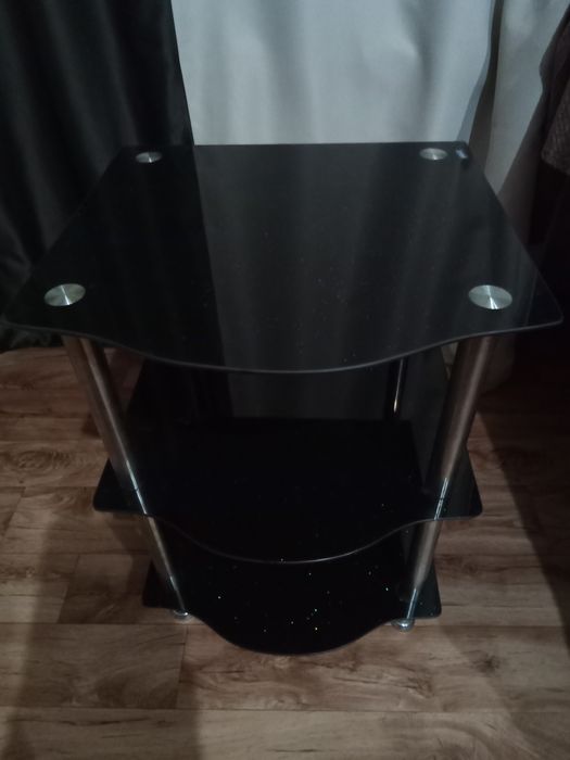 Полочка стеклянная под  технику или книги