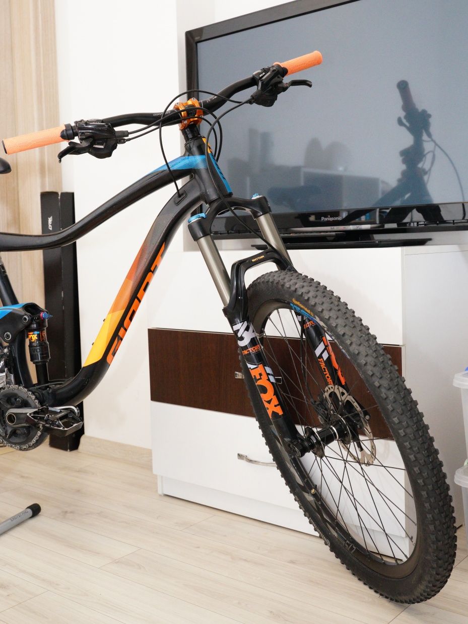 Bicicleta Full Suspension Enduro Giant 27.5" fox