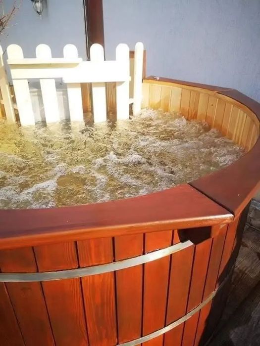 Самостоятелна къща за гости, под наем, басейн, джакузи,еко пътека