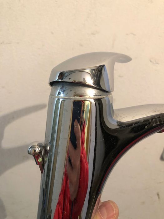 Продавам смесител за мивка за баня